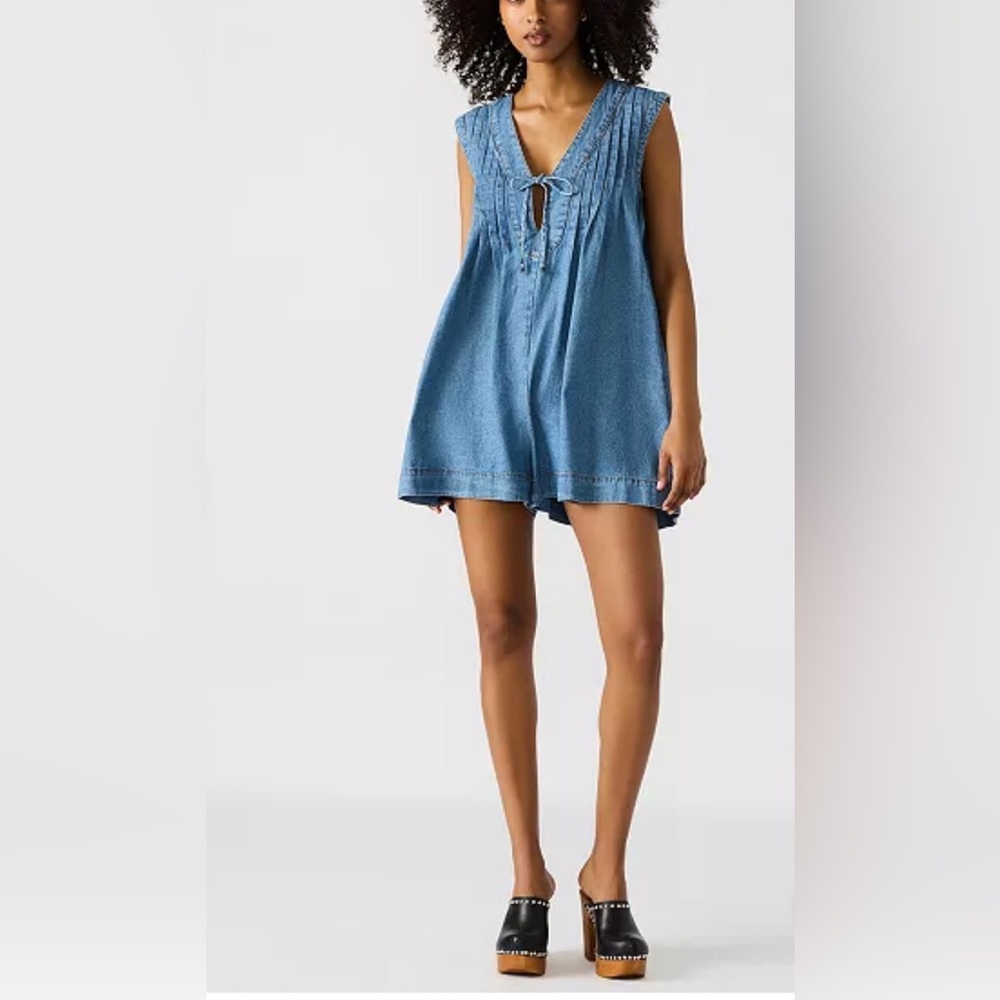Steve Madden womens pleated denim mick romper